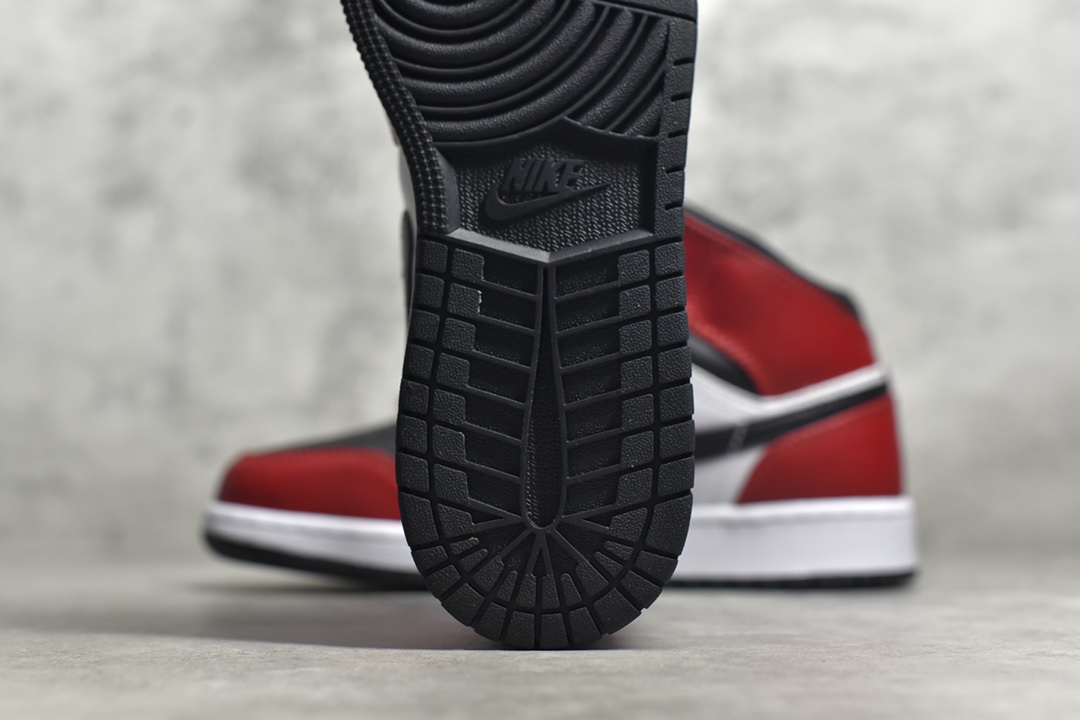 AirJordan1MidSHOES