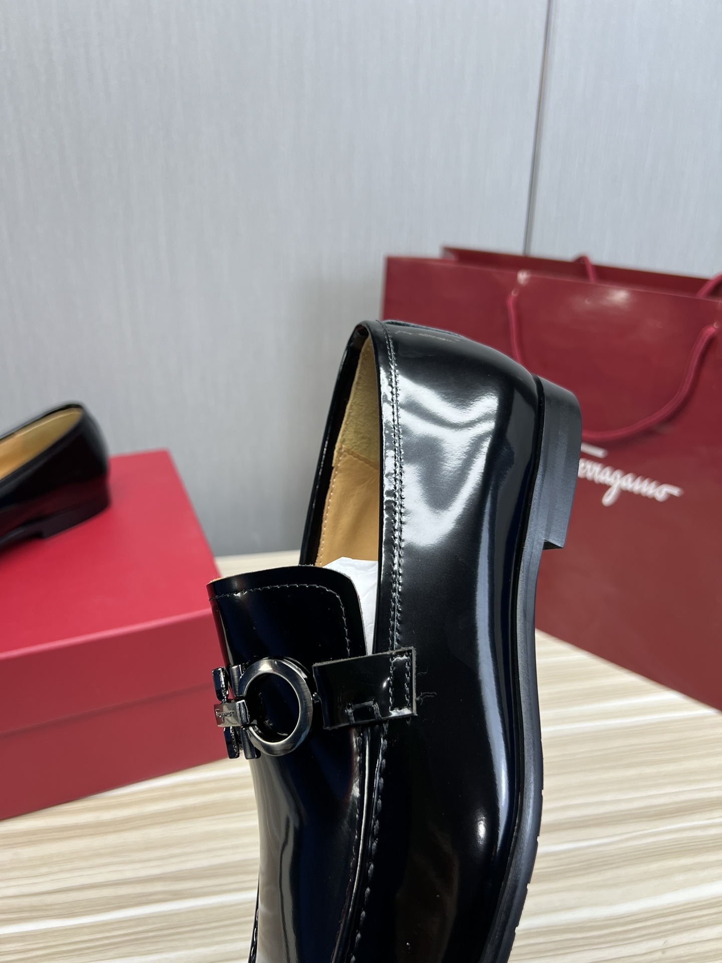 FerragamoSHOES