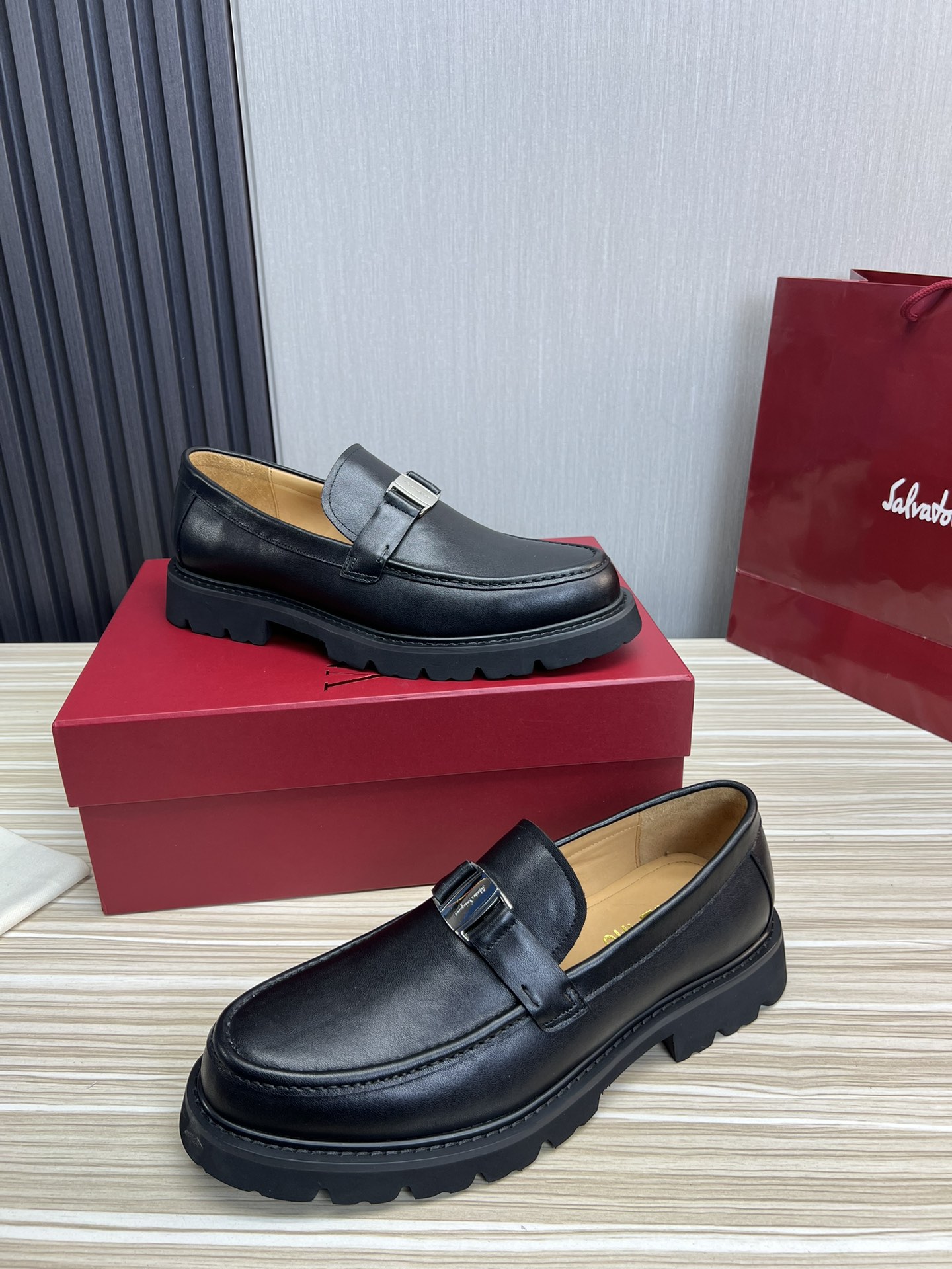 FerragamoSHOES