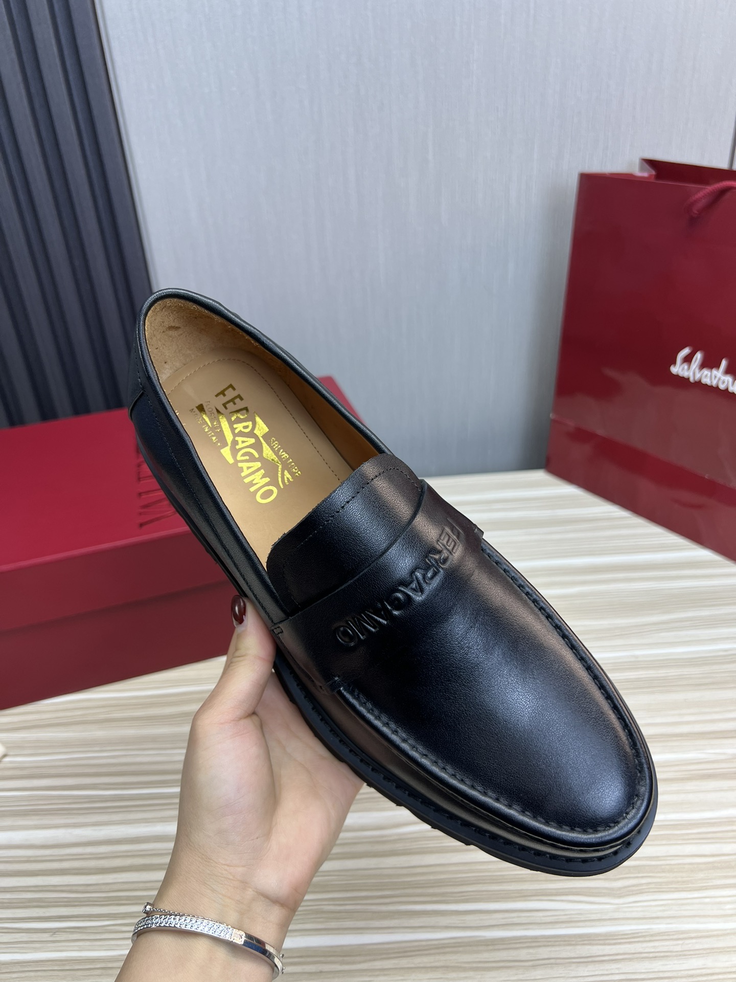 FerragamoSHOES