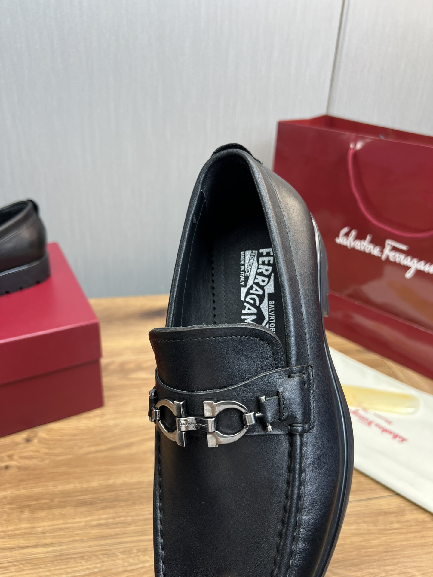 FerragamoSHOES