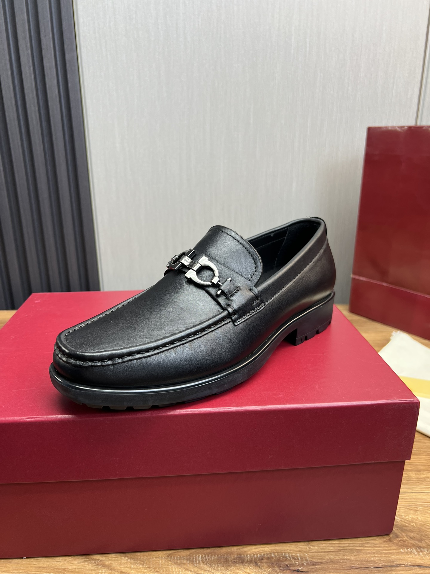 FerragamoSHOES