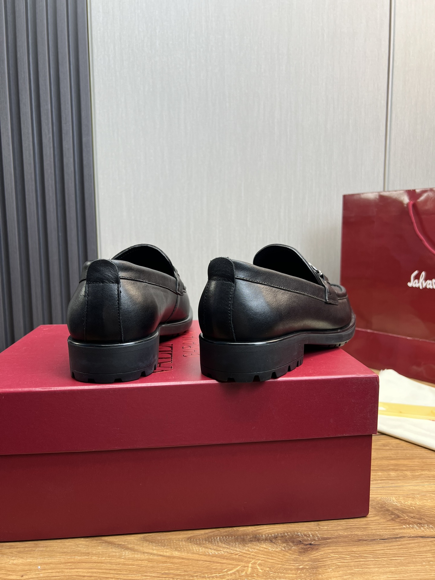 FerragamoSHOES