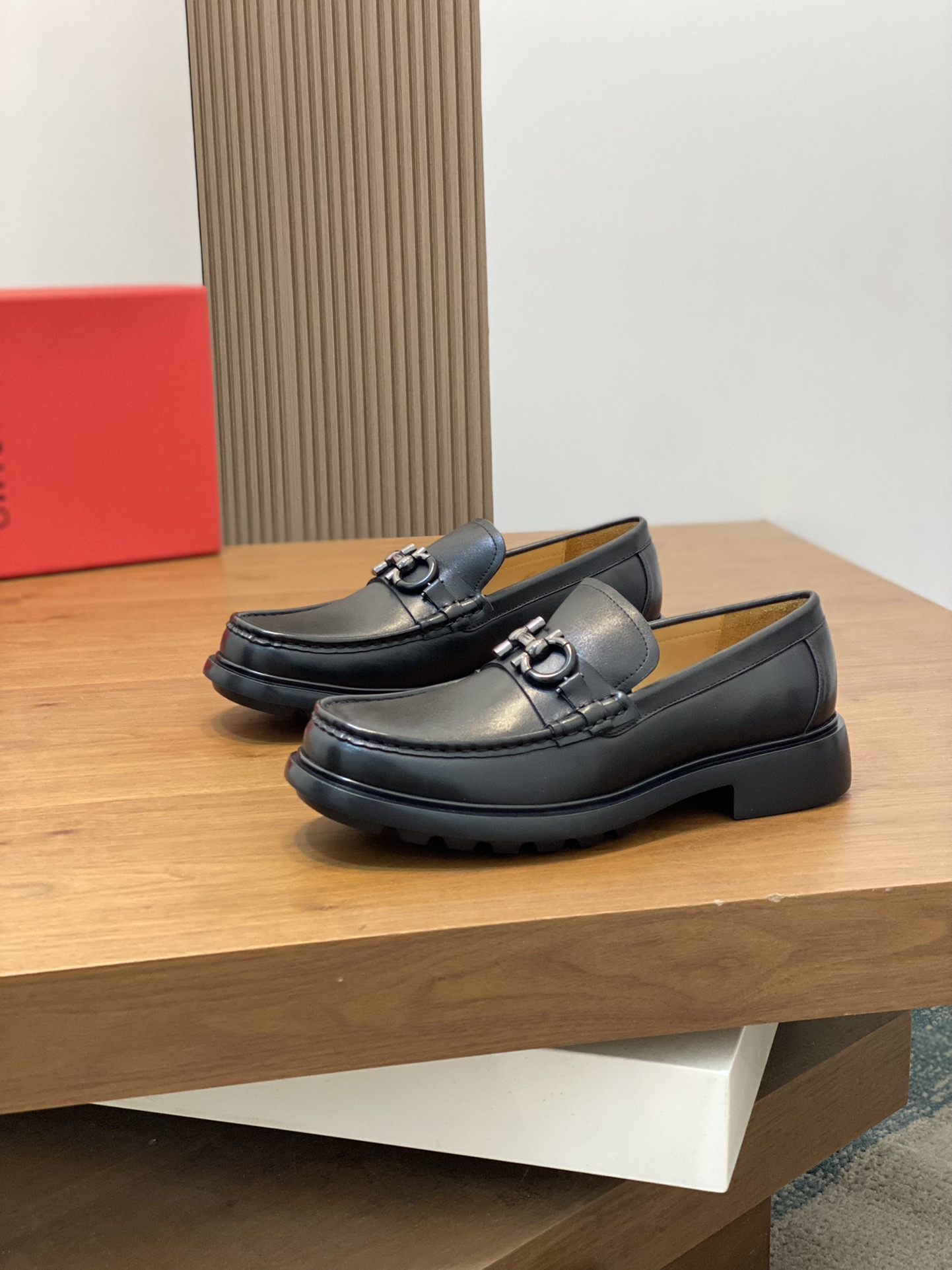FerragamoSHOES