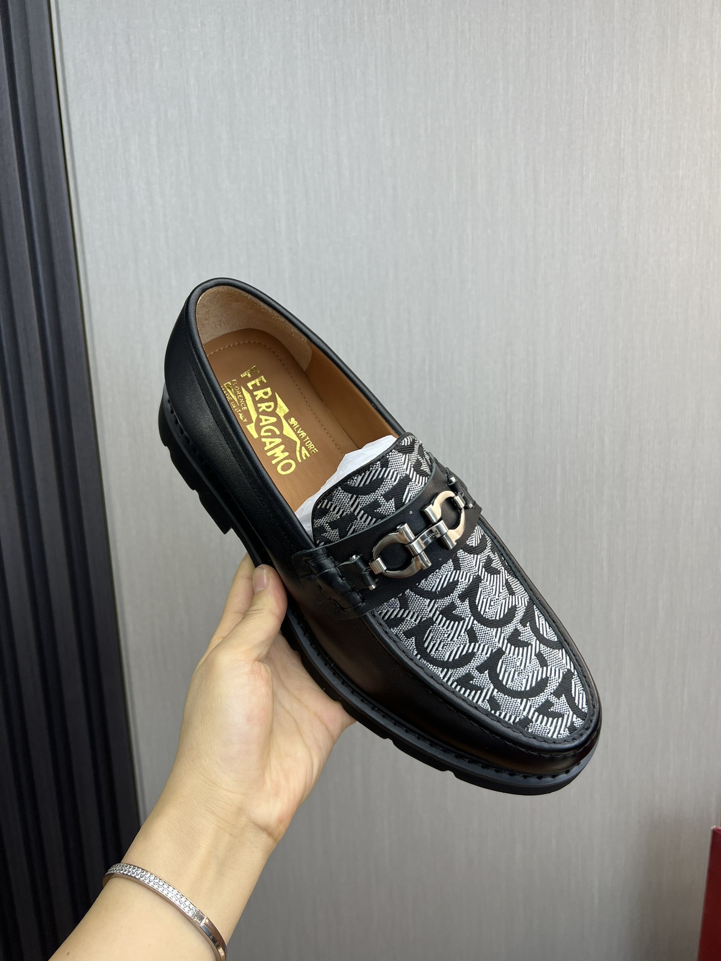 FerragamoSHOES
