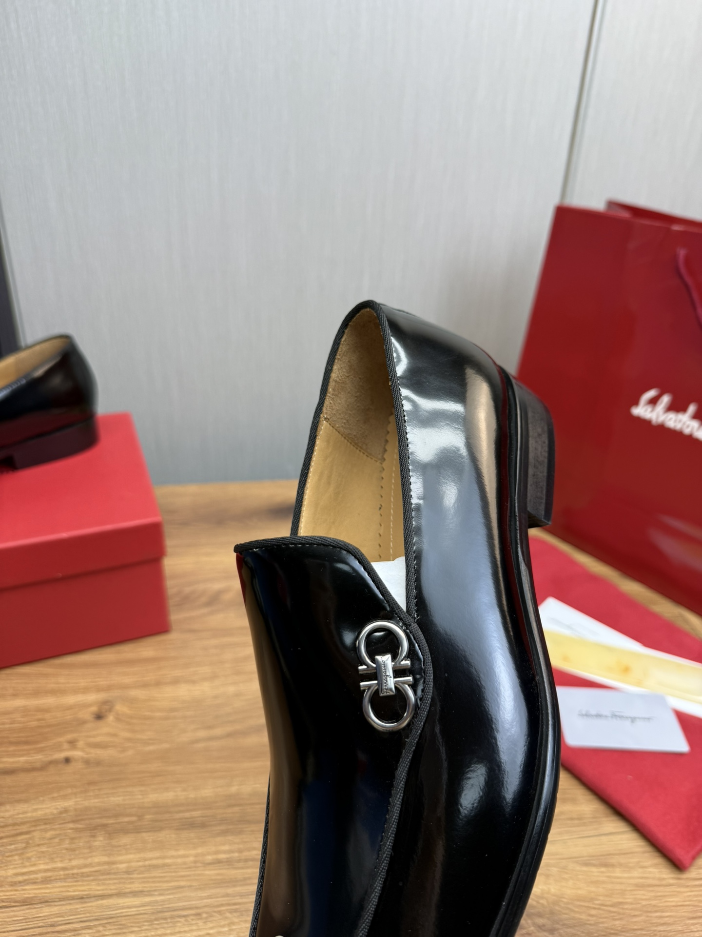 FerragamoSHOES
