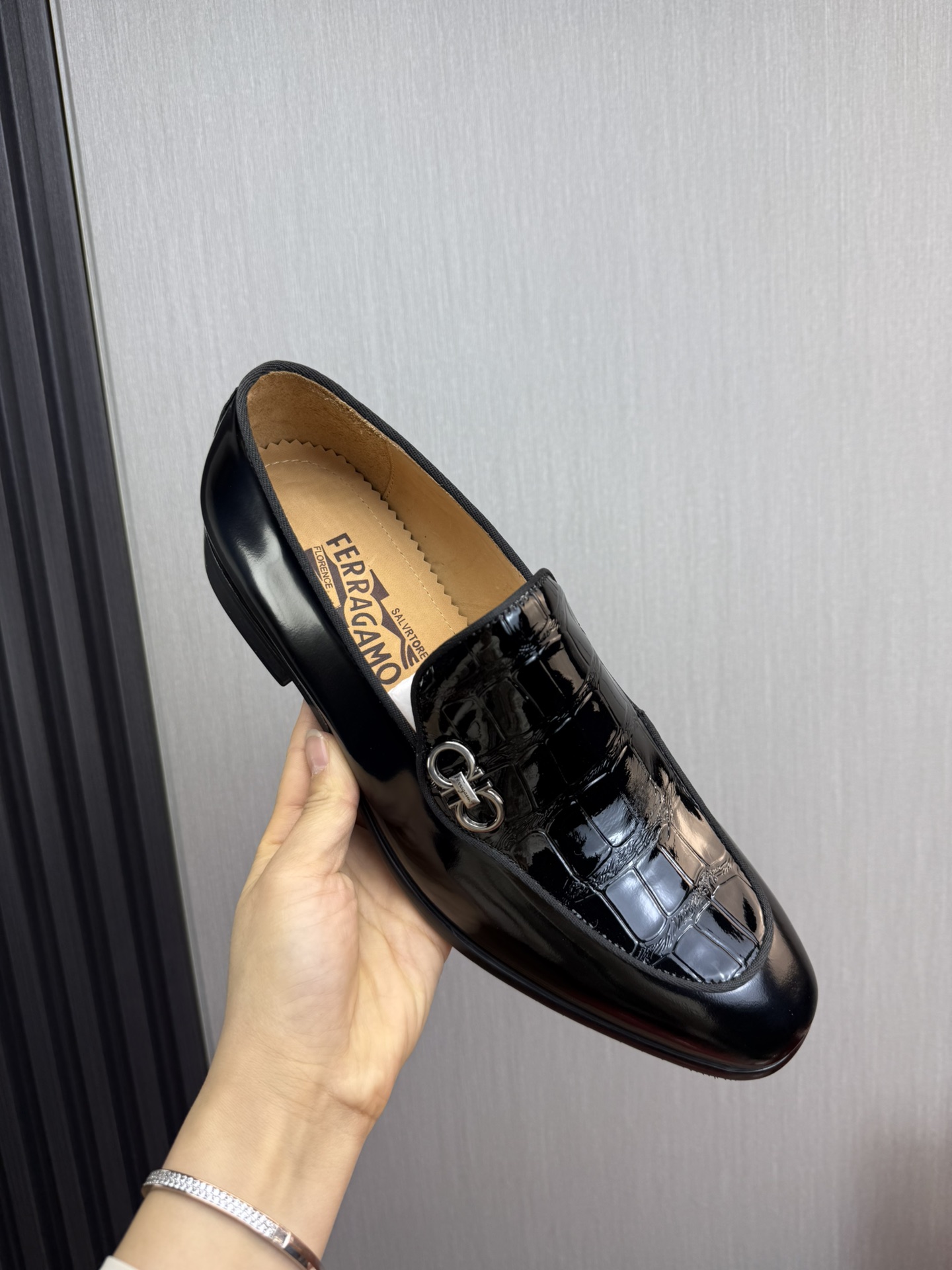 FerragamoSHOES