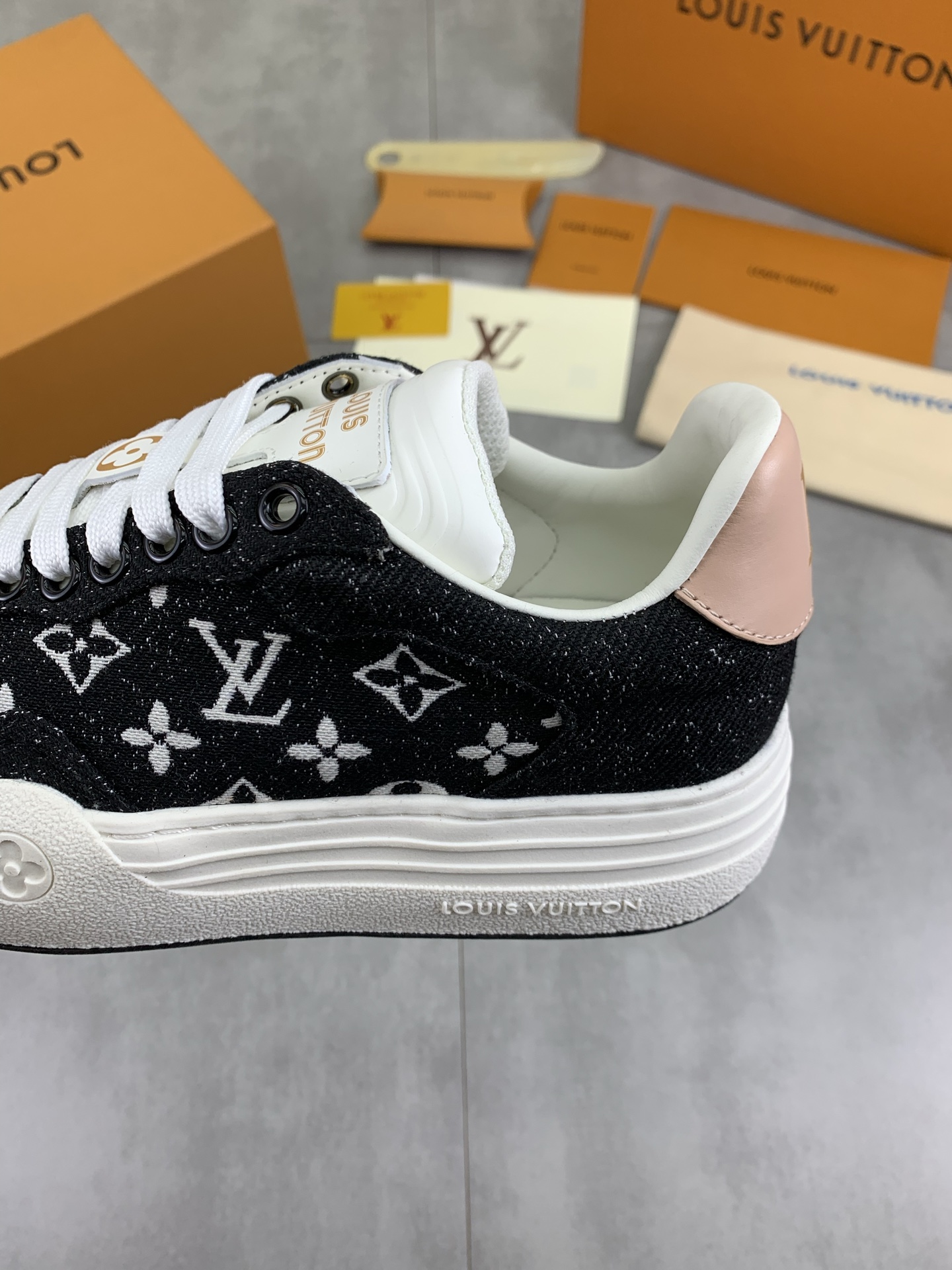LVShoes