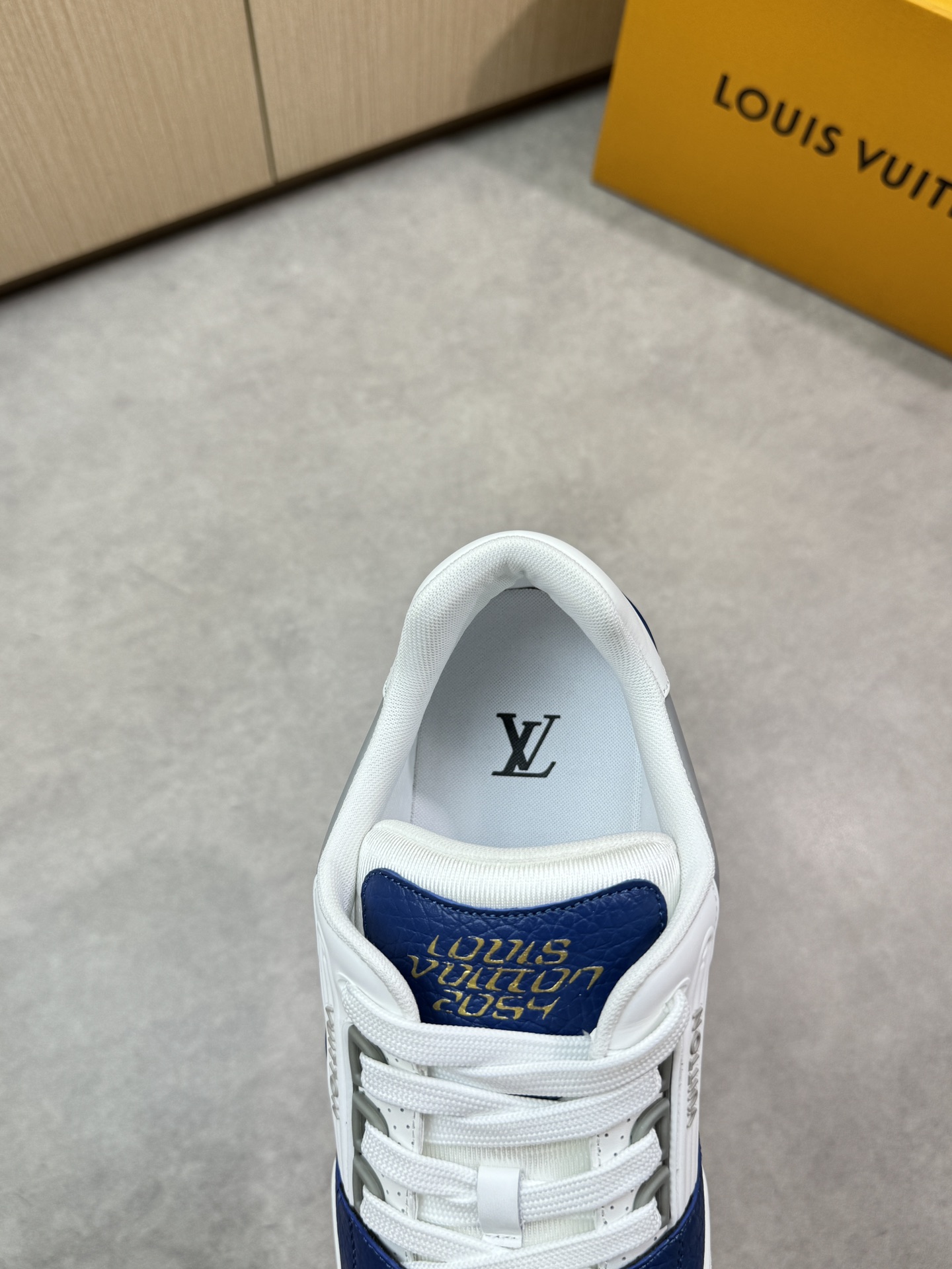 LVShoes
