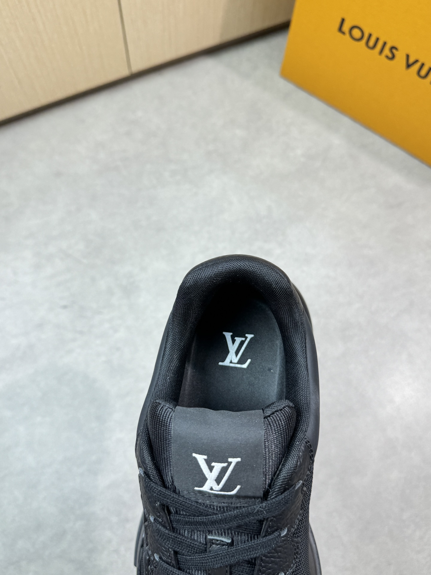 LVShoes