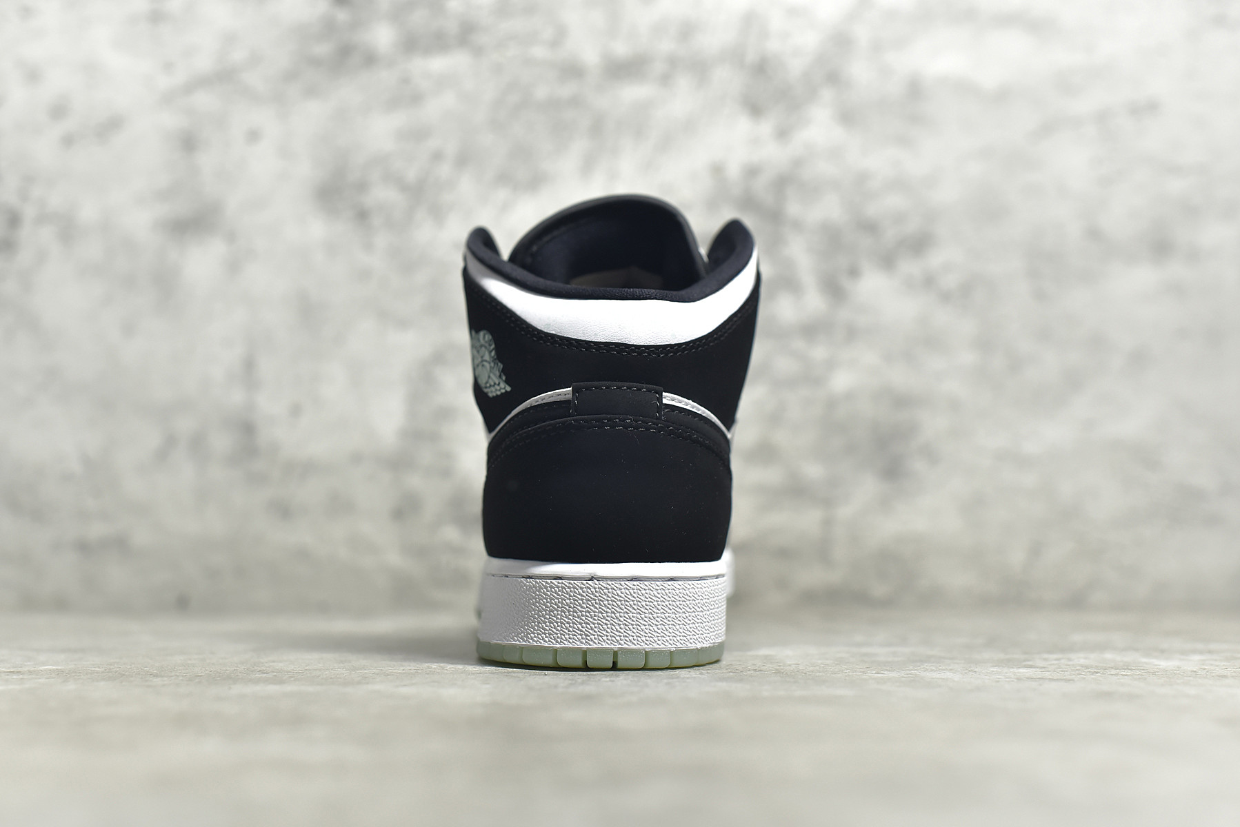 AirJordan1MidSHOES