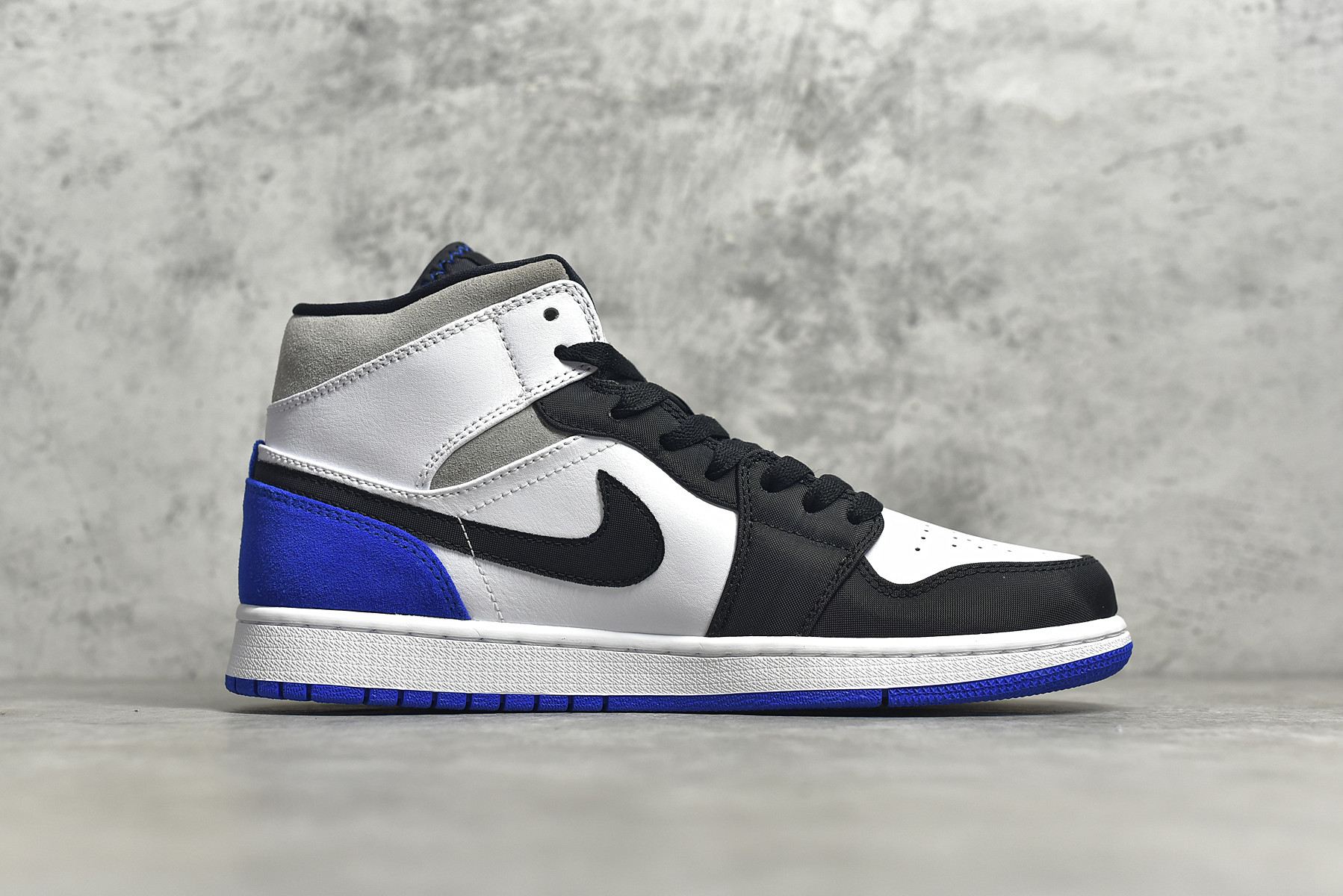 AirJordan1MidSHOES