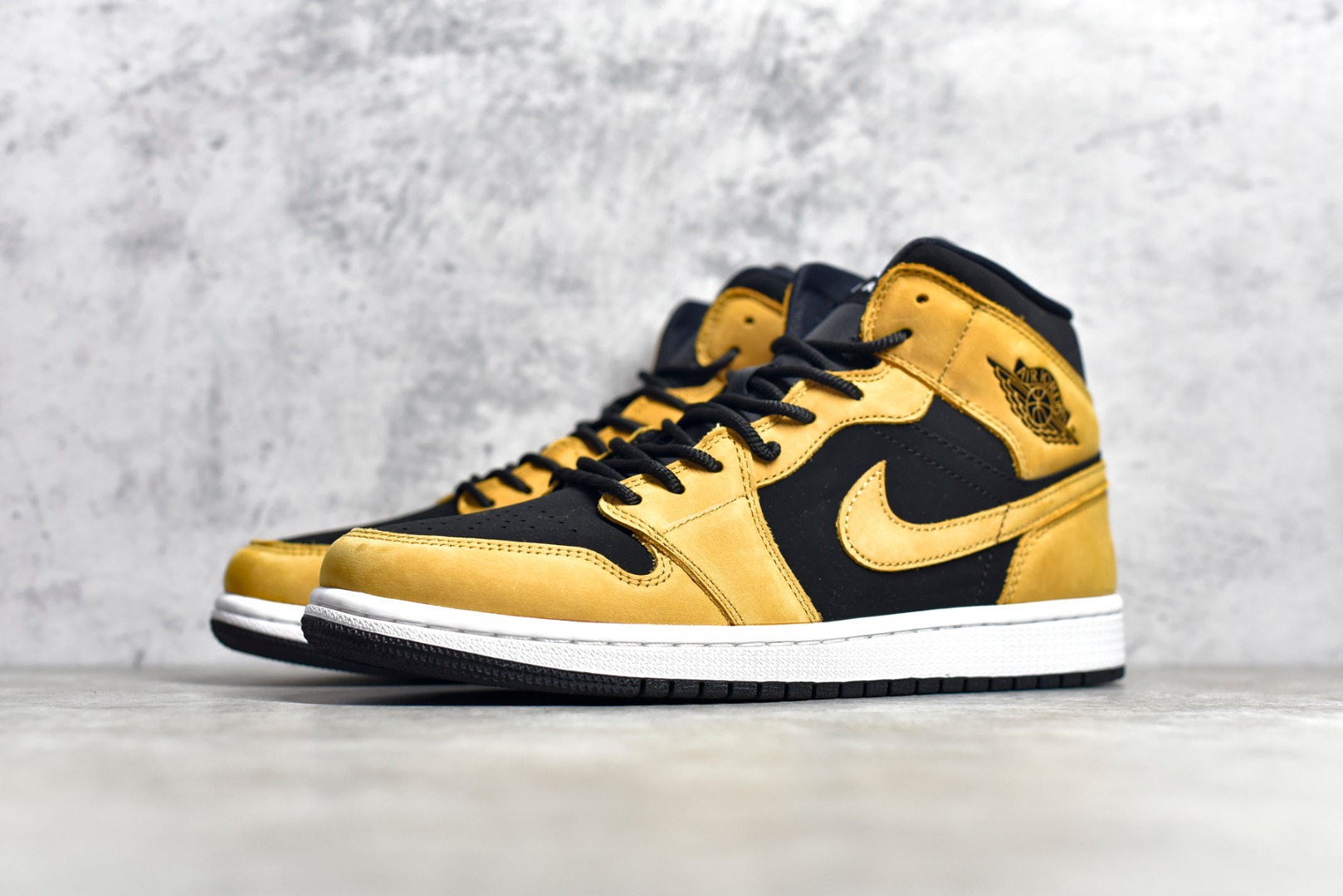 AirJordan1MidSHOES