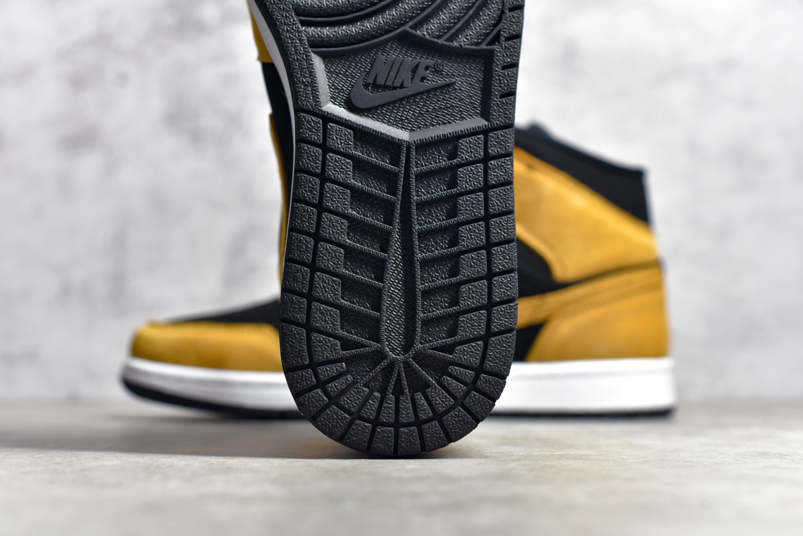 AirJordan1MidSHOES