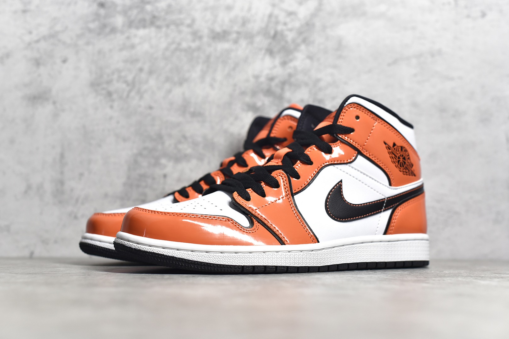 AirJordan1MidSHOES