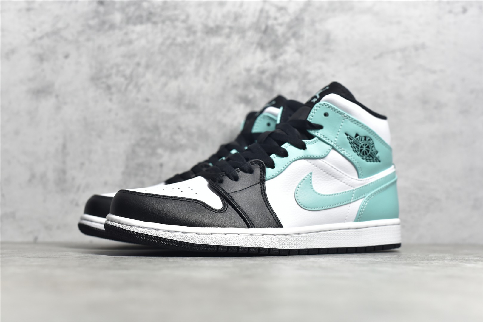 AirJordan1MidSHOES