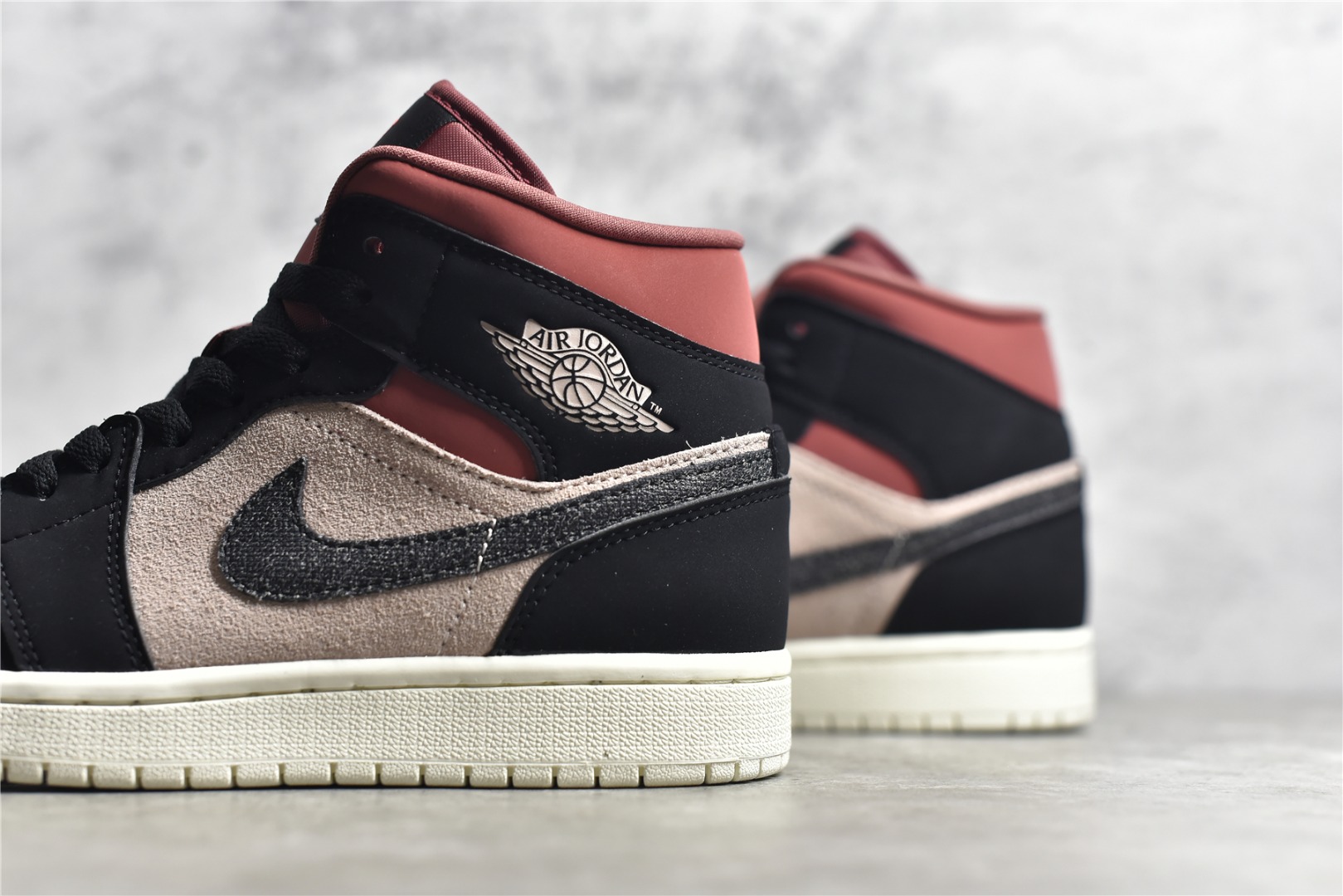 AirJordan1MidSHOES