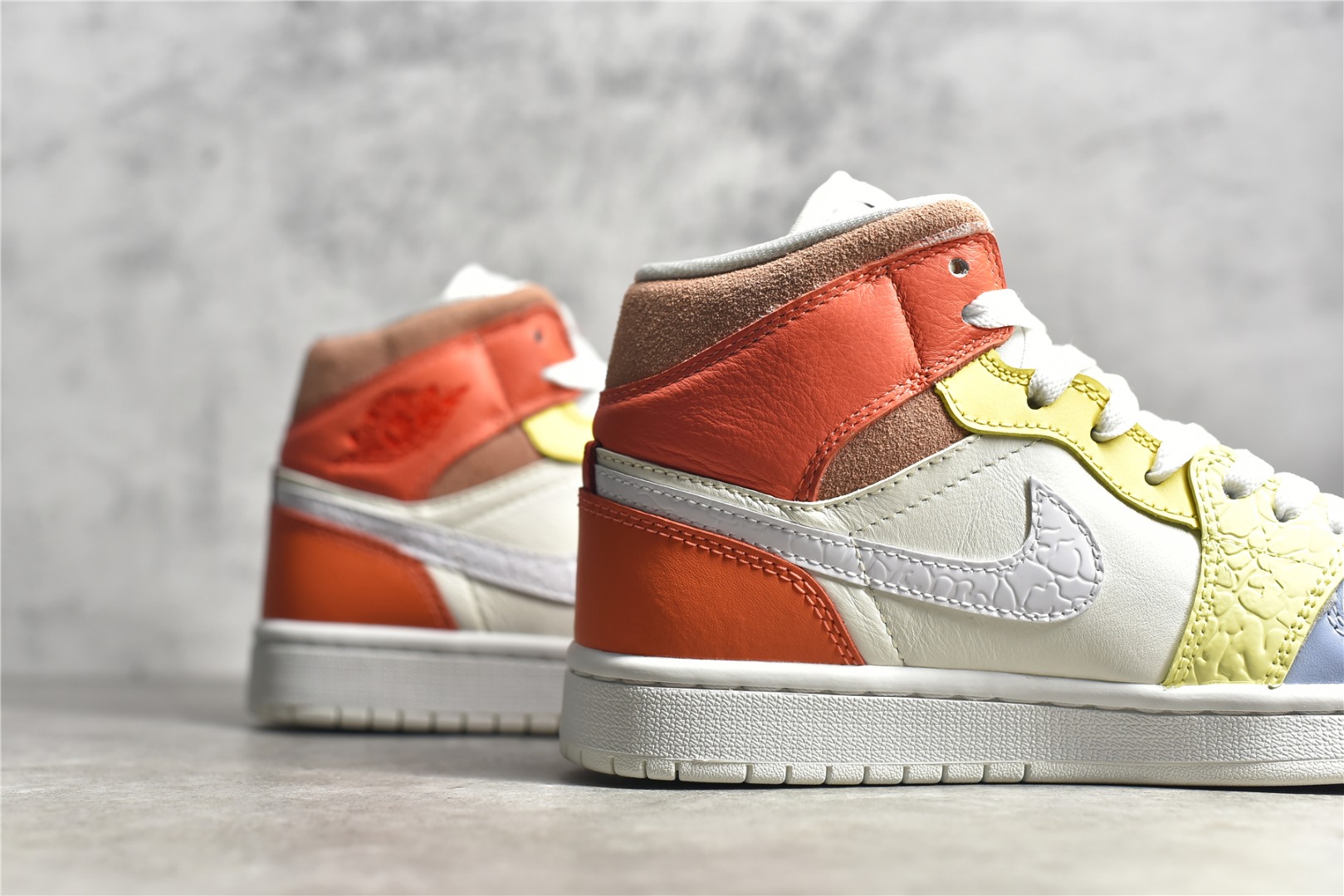 AirJordan1MidSHOES