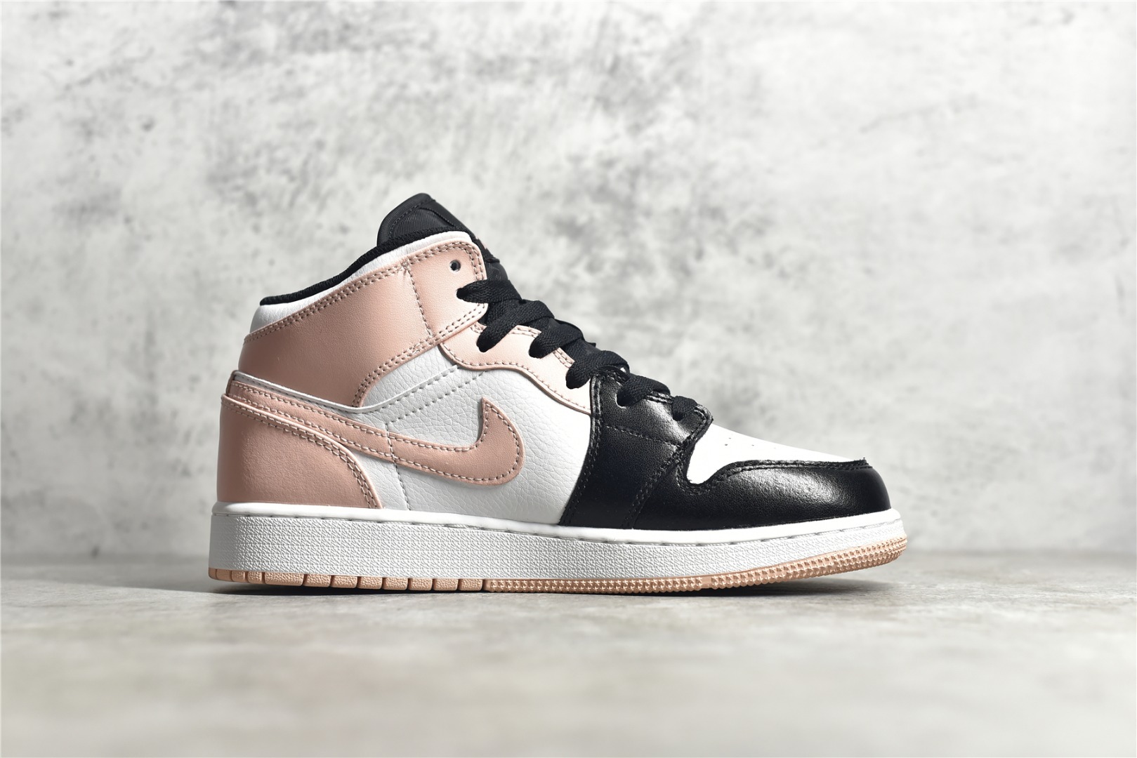 AirJordan1MidSHOES