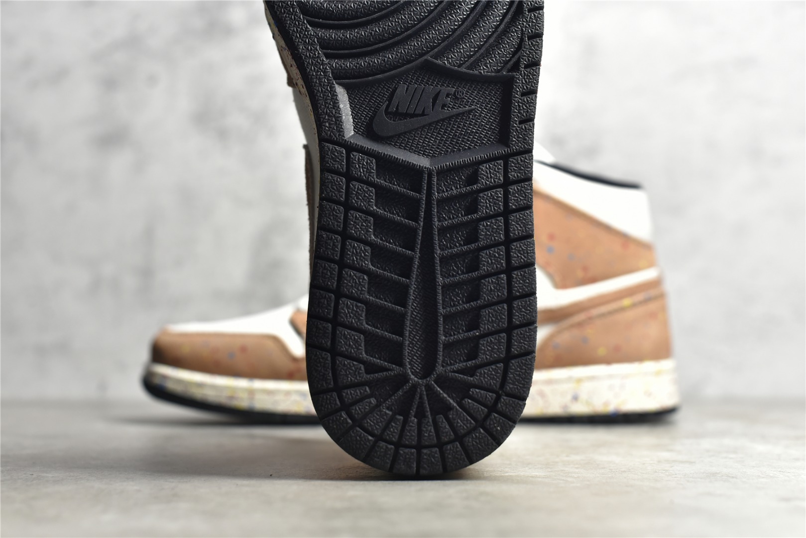 AirJordan1MidSHOES