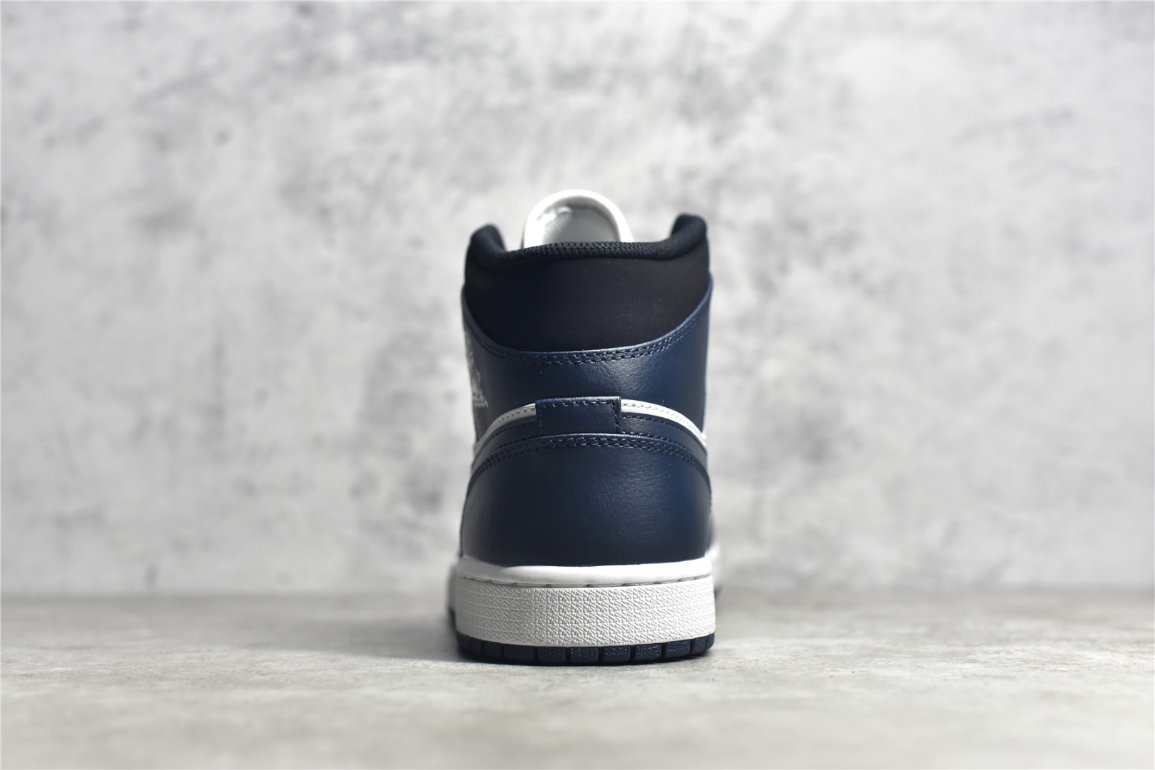 AirJordan1MidSHOES