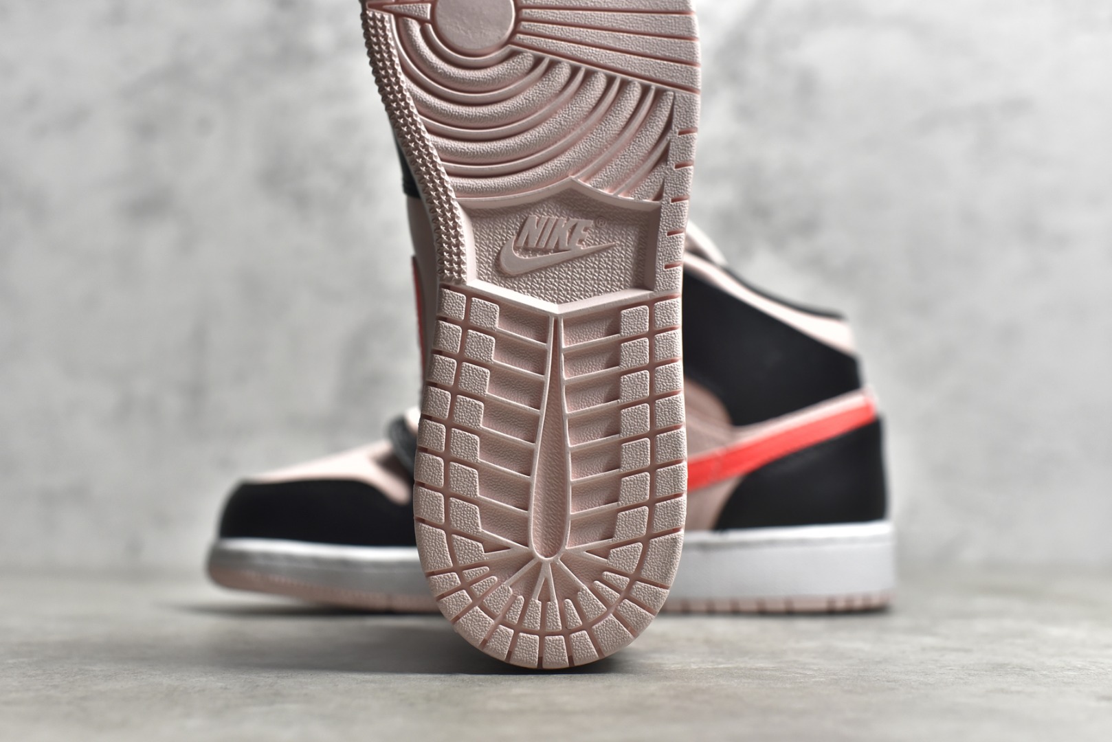 AirJordan1MidSHOES