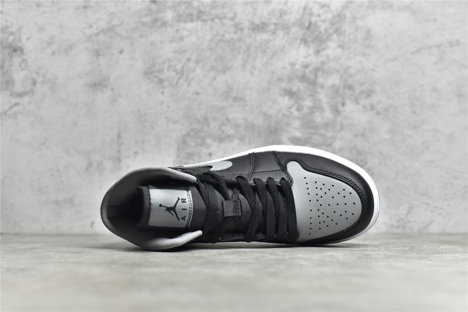 AirJordan1MidSHOES