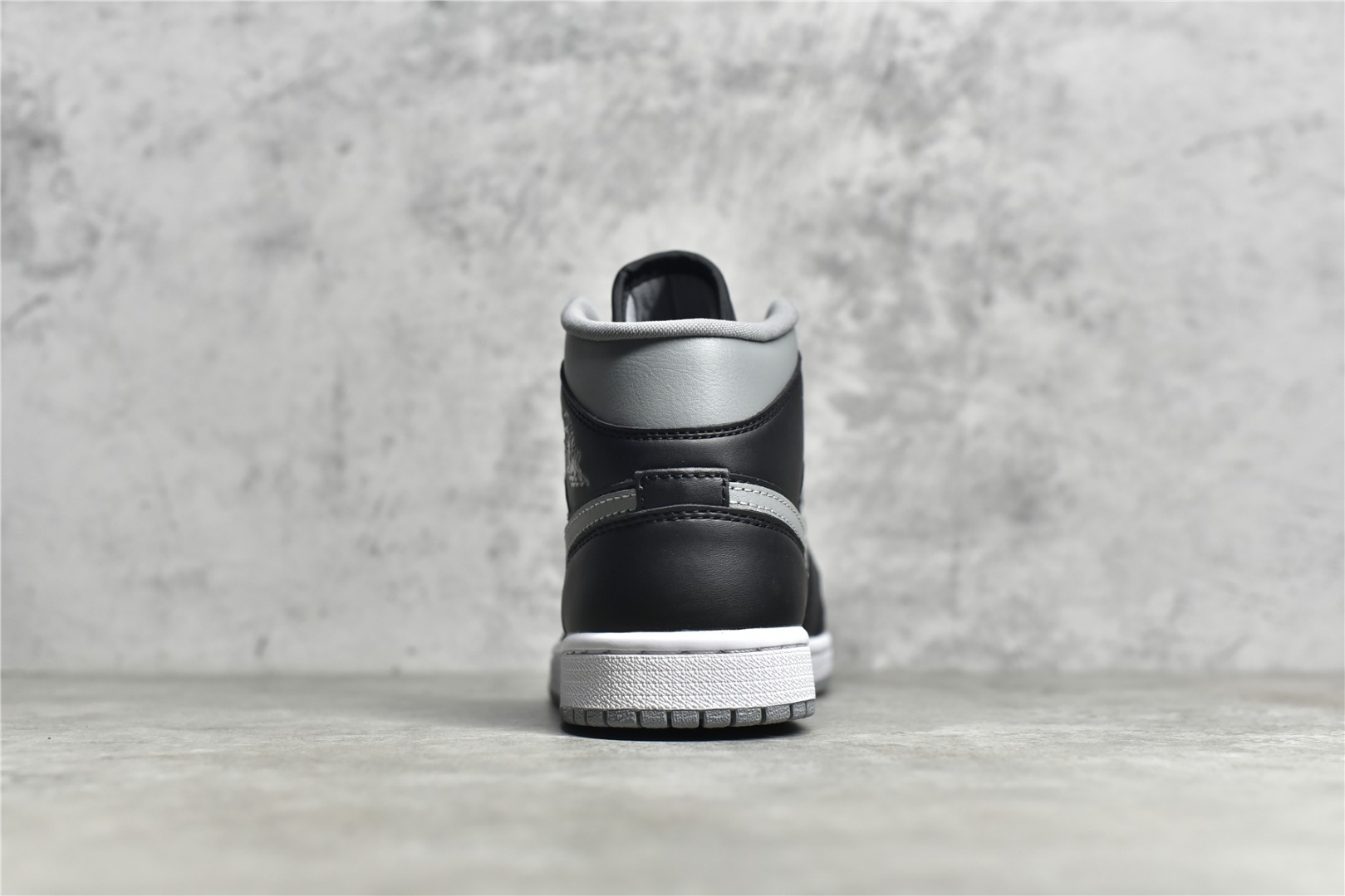 AirJordan1MidSHOES