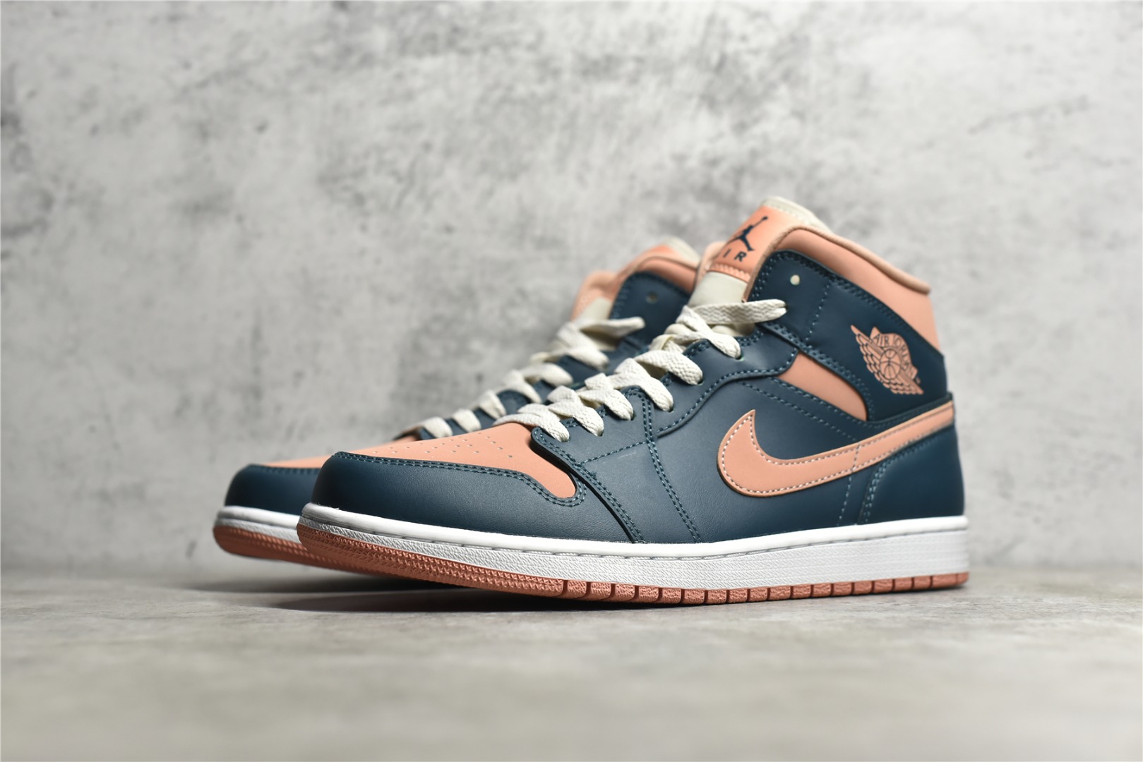AirJordan1MidSHOES