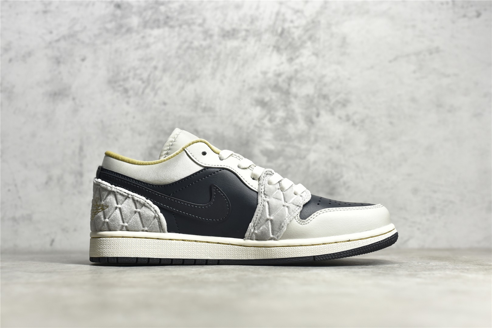 AirJordan1LowSHOES