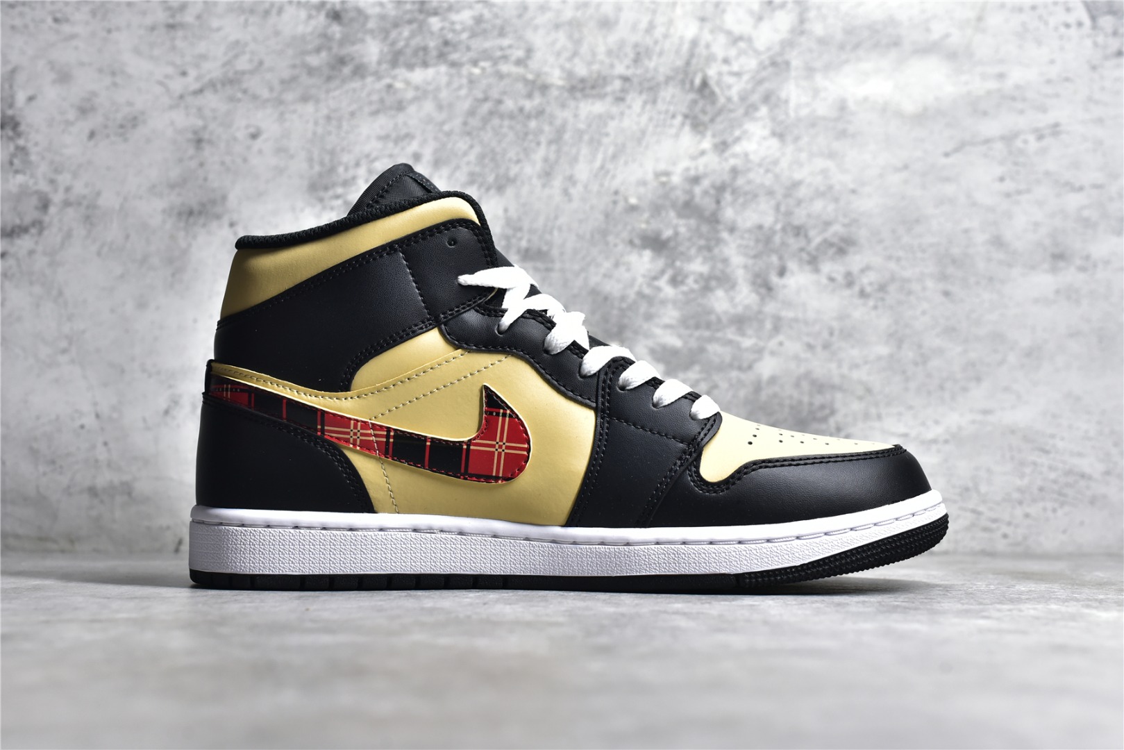 AirJordan1MidSHOES