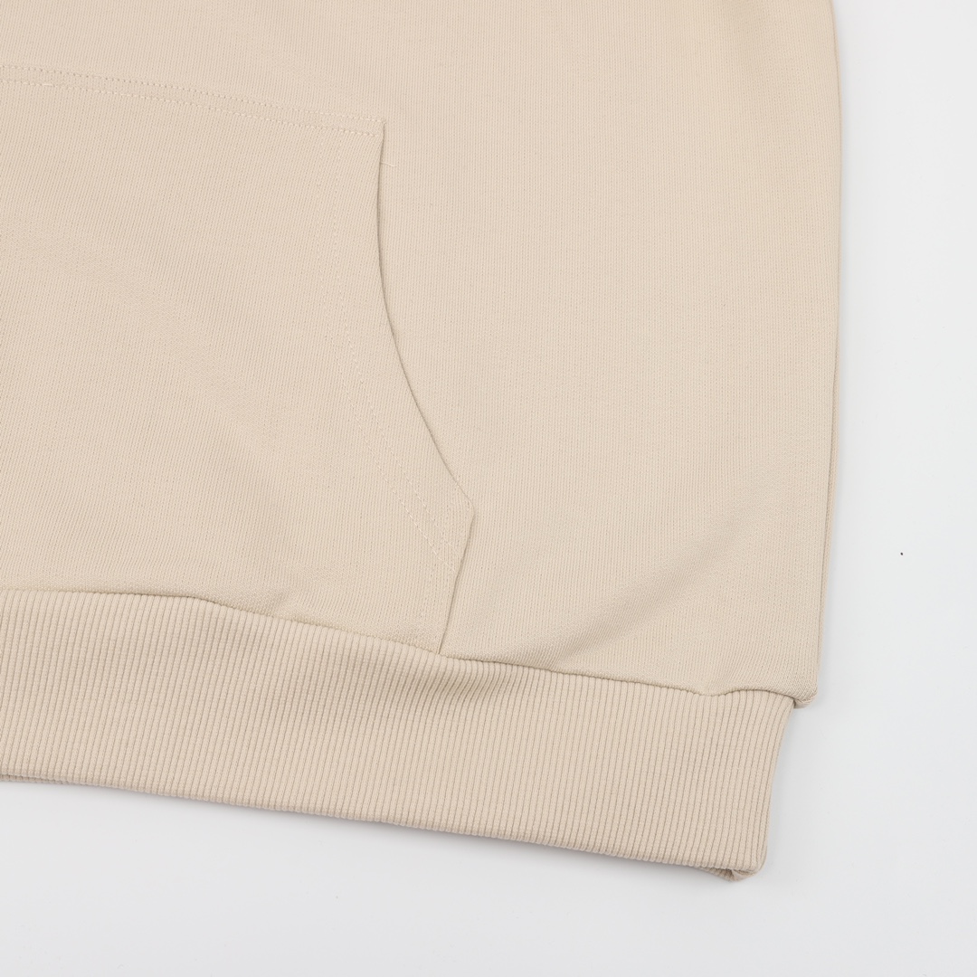 Hoodies & Sweatshirts