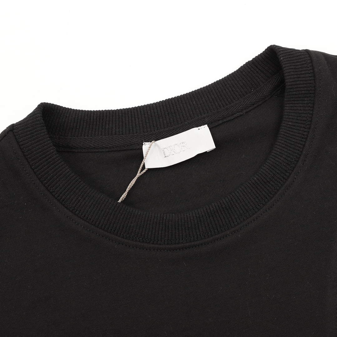 Hoodies & Sweatshirts