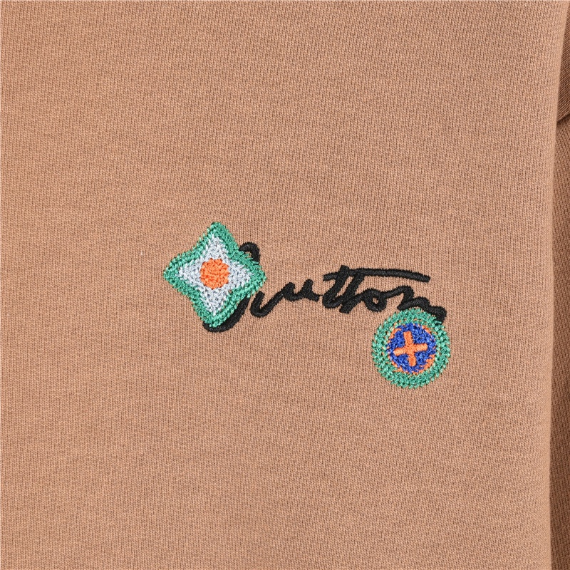 Hoodies & Sweatshirts