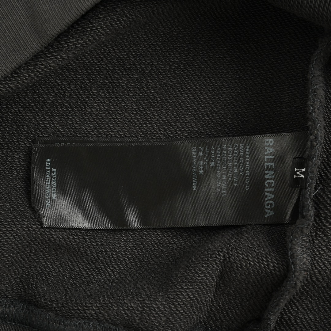 Hoodies & Sweatshirts