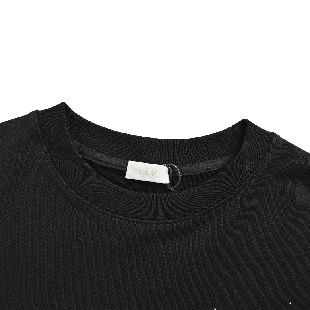 Hoodies & Sweatshirts