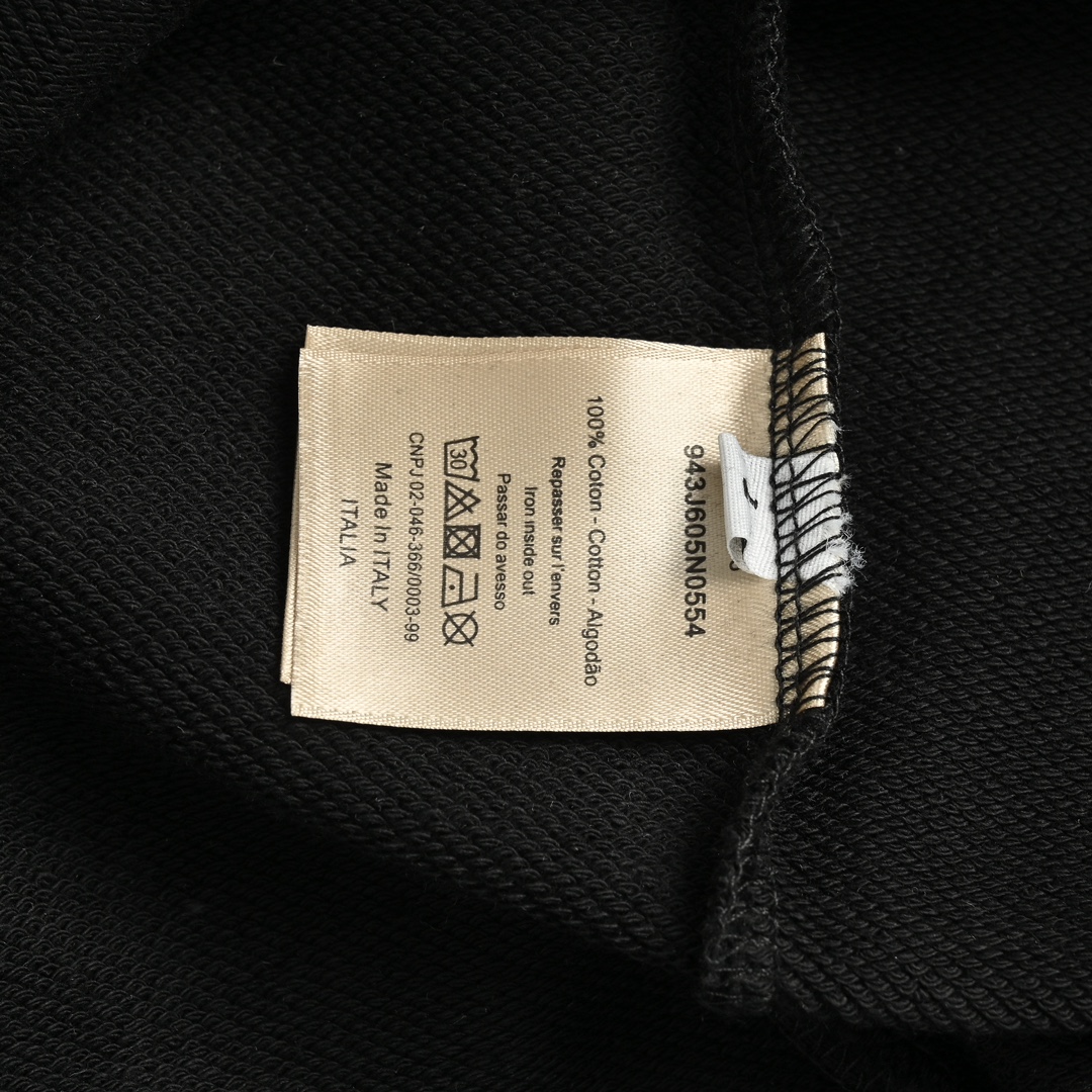 Hoodies & Sweatshirts