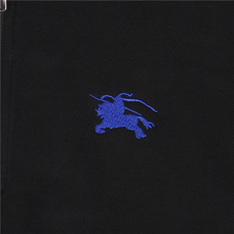 Hoodies & Sweatshirts