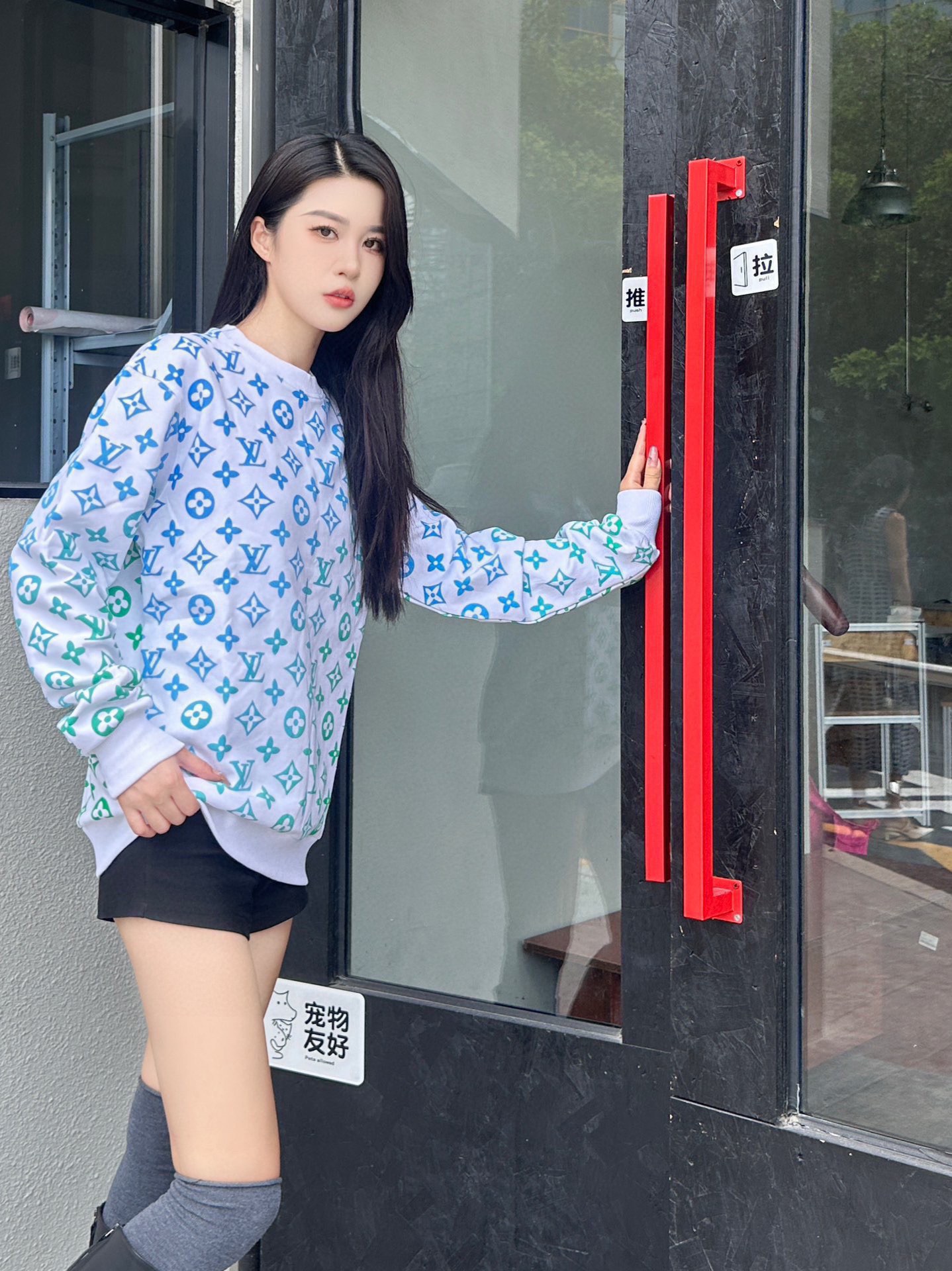 Hoodies & Sweatshirts