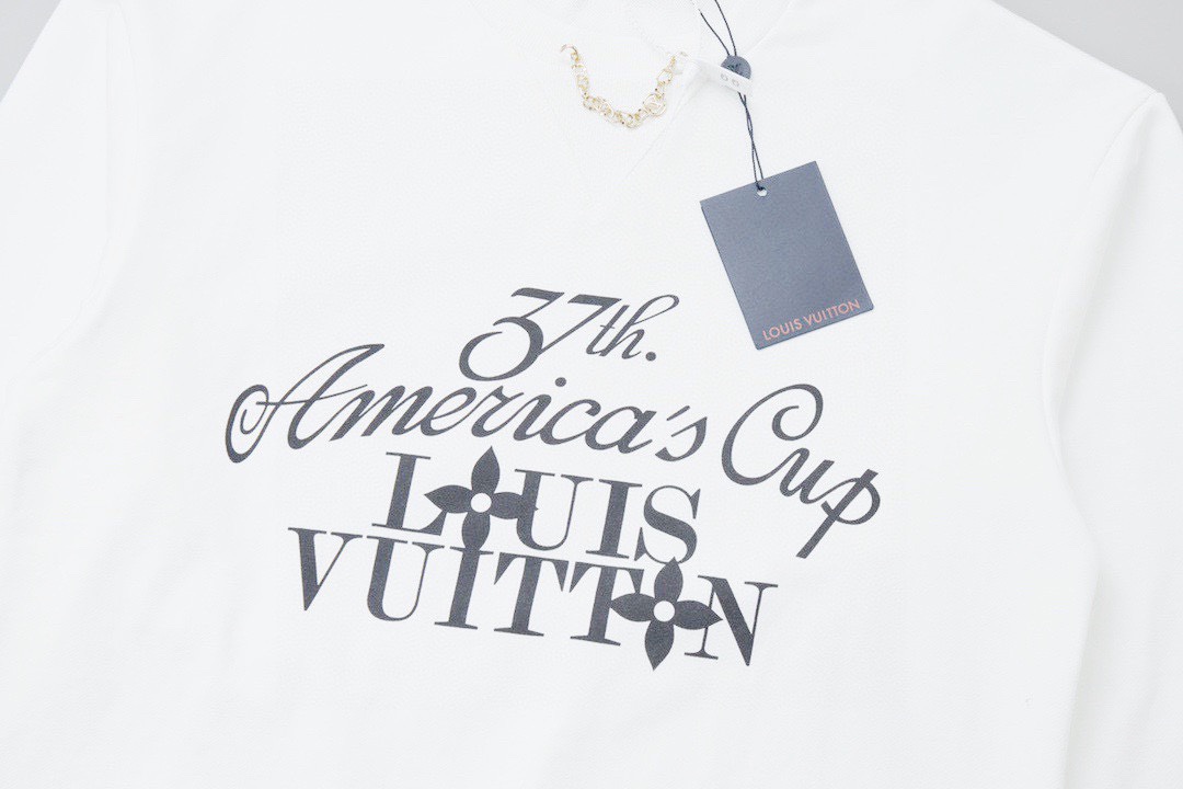 Hoodies & Sweatshirts